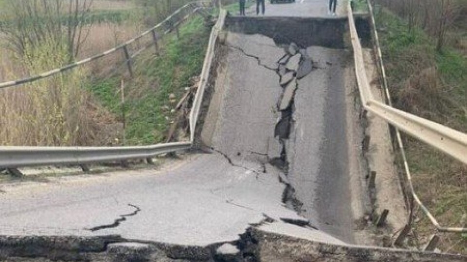 Обвал мосту на трасі Луцьк-Львів: як об'їхати та чому він «втомився»