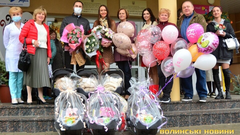 Відома луцька модель Анна Тріль народила трійню. Фото