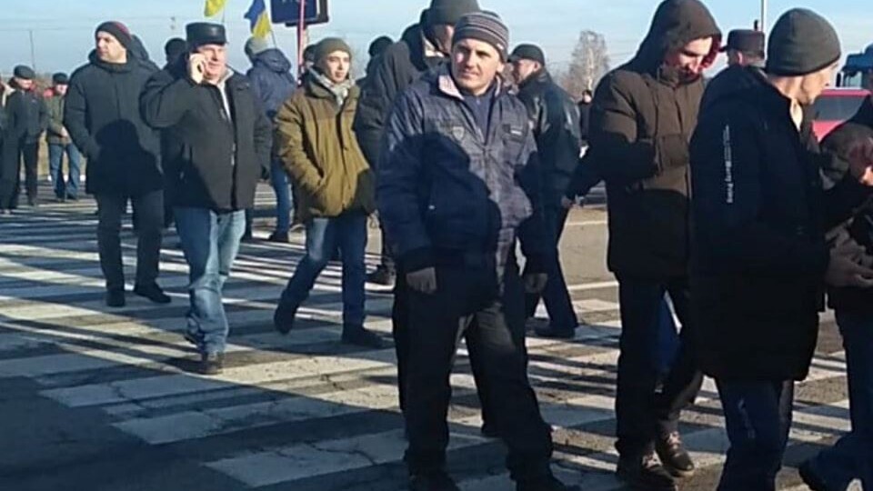 На Волині біля кордону фермери перекрили трасу. Протестують проти «земельного» закону
