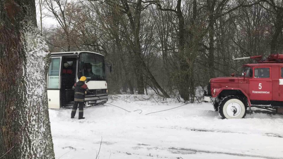 На Волині рятувальники дістали понад 80 автівок із заметів