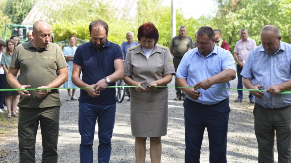 Біля Луцька урочисто відкрили лісову дорогу між двома селами