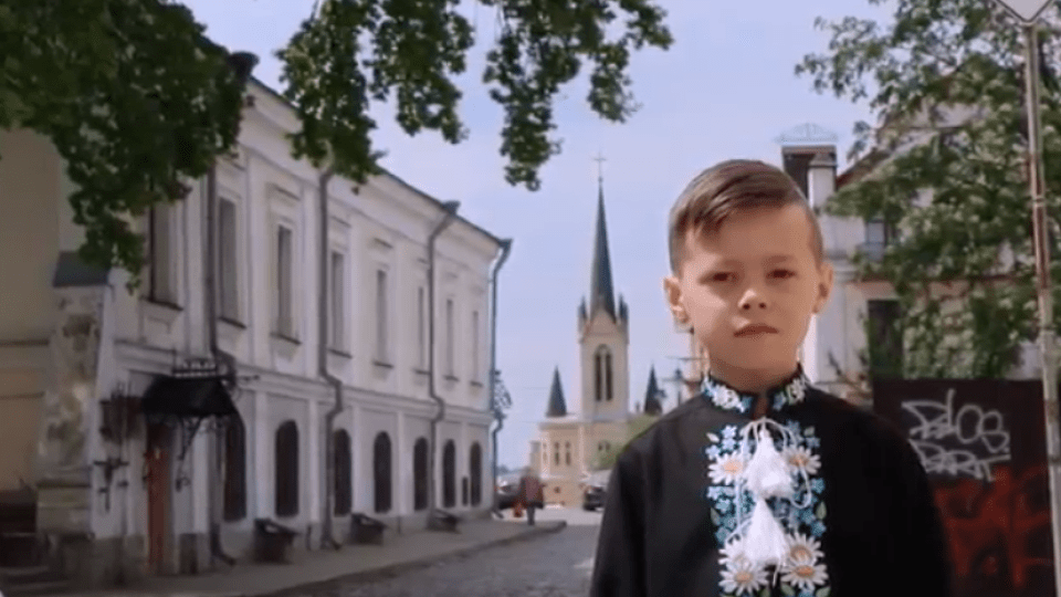 «Щоб Бог вразумив тих дорослих людей». Першокласник із Луцька звернувся до українців віршем