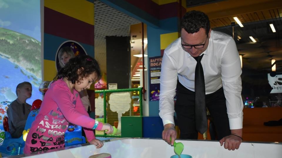 У Луцьку особливі діти розважалися разом із заступником голови ОДА. ФОТО