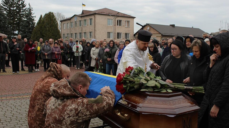 Громада на Волині попрощалася з Героєм. ФОТО