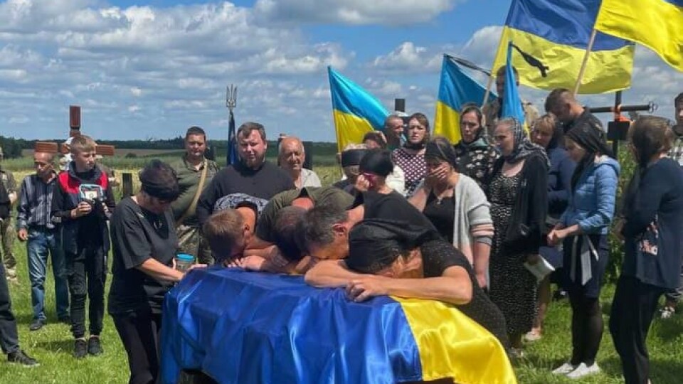 Майже рік вважався зниклим безвісти: на Волині попрощалися з молодим Героєм Володимиром Столярчуком