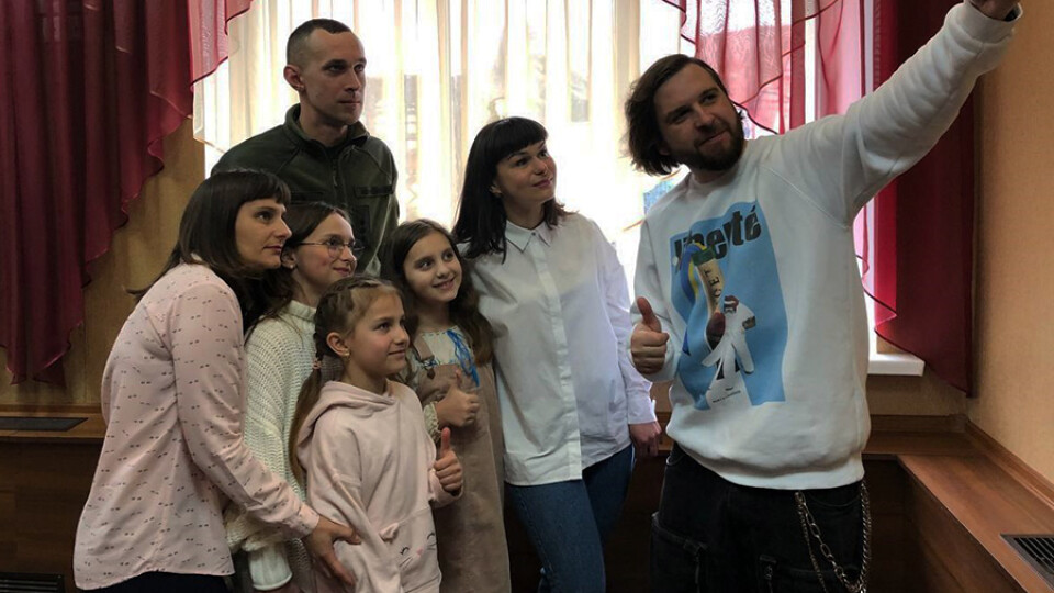 Ніщо не спинить нас. Найбільша цінність – воля: перед луцькими гвардійцями виступили «БЕЗ ОБМЕЖЕНЬ»