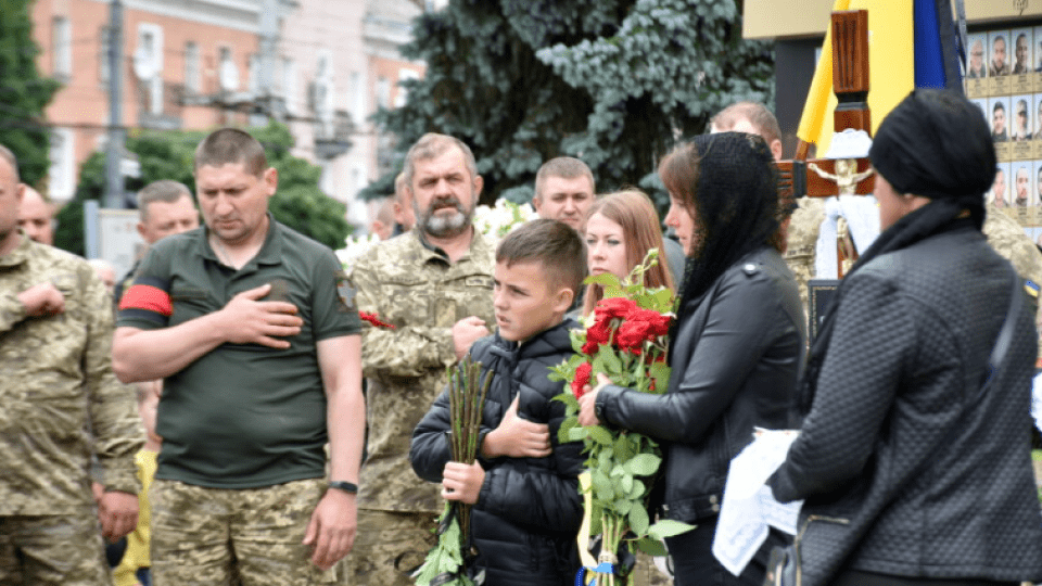 Навіки у серцях: у Луцькій громаді попрощалися з двома полеглими Героями. ФОТО