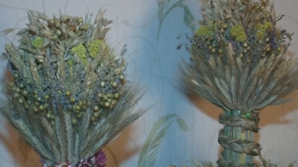 У Луцьку родина виготовляє та продає різдвяні дідухи