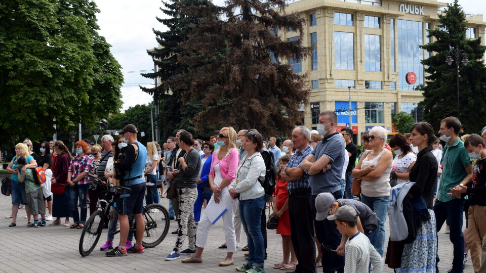 На мітинг проти смороду зібралося 200 лучан. Про що домовились?