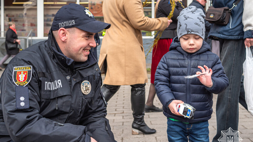 У Луцьку на благодійному ярмарку зібрали майже 19 тисяч гривень для ЗСУ. ФОТО