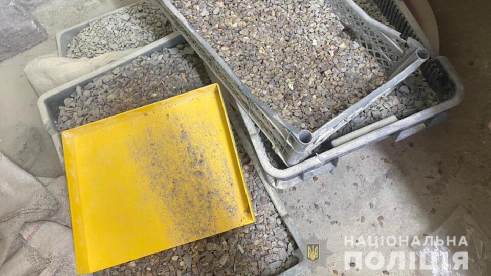 Обладнання та каміння на мільйон: на Волині «накрили» три підпільні цехи