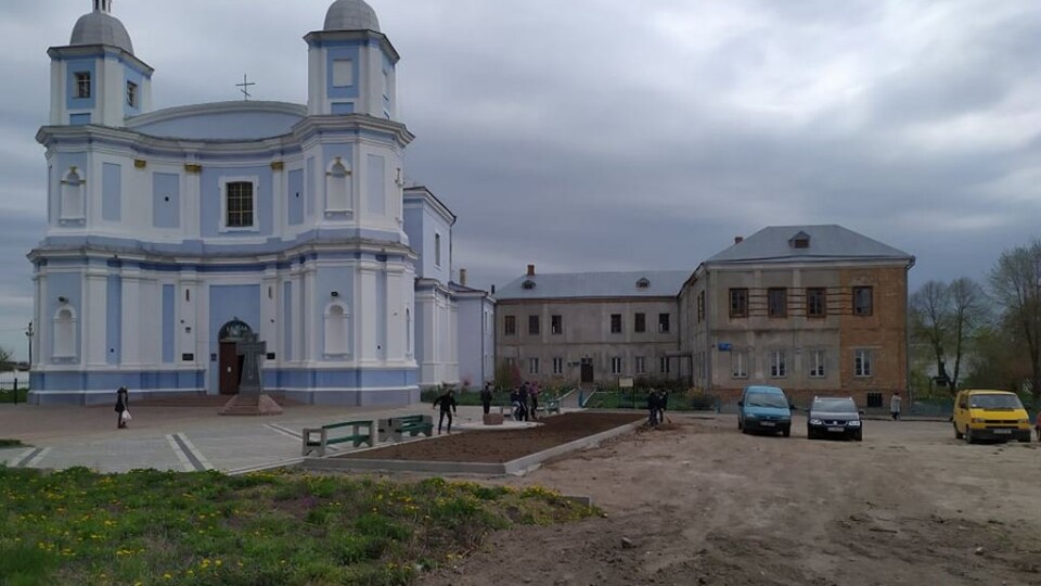 У Володимирі  взялися за недобудовану парковку, бо приїде Епіфаній