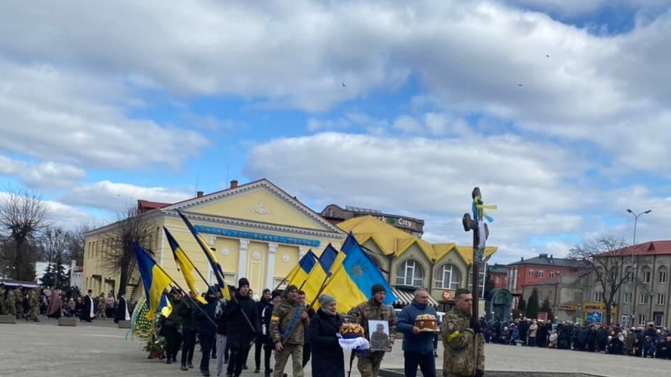 Врятував вісьмох побратимів. У Ковелі попрощались з загиблим Героєм