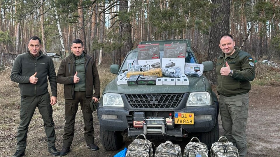Керівник Волинської прокуратури у свій день народження привіз подарунки бійцям на передову. ФОТО
