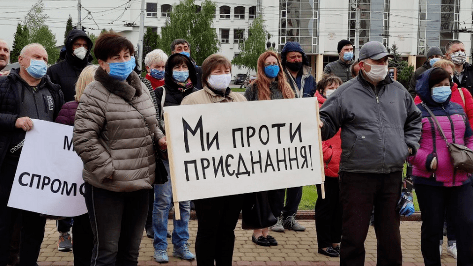 Під Волинською ОДА влаштували мітинг. Дві громади не хочуть приєднуватись до Луцька