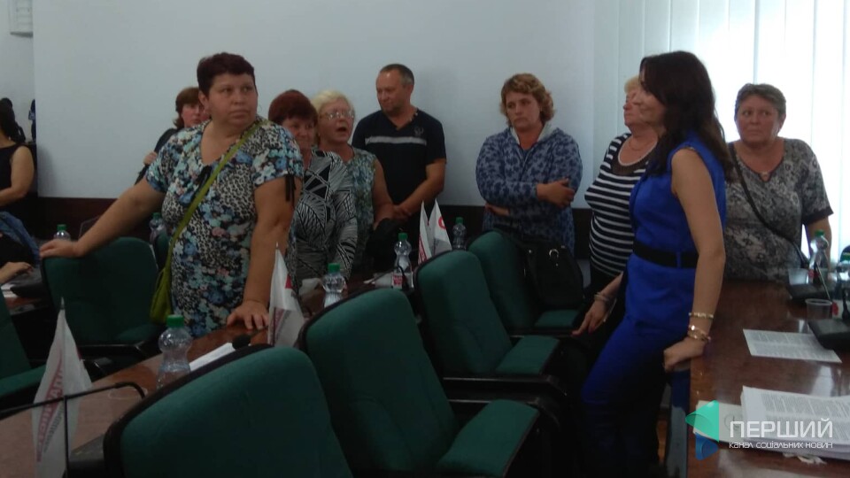 «Всіх впускати, нікого не випускати»: у Луцькраді скандал через ринок «Привіз»