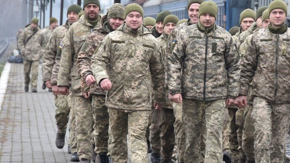 Із хлібом-сіллю, під звуки оркестру. Як зустрічали 14-ту бригаду на рідній землі