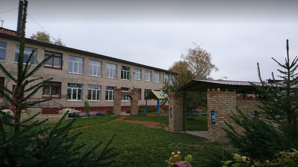 З луцького садочка сиплеться плитка на голови перехожим