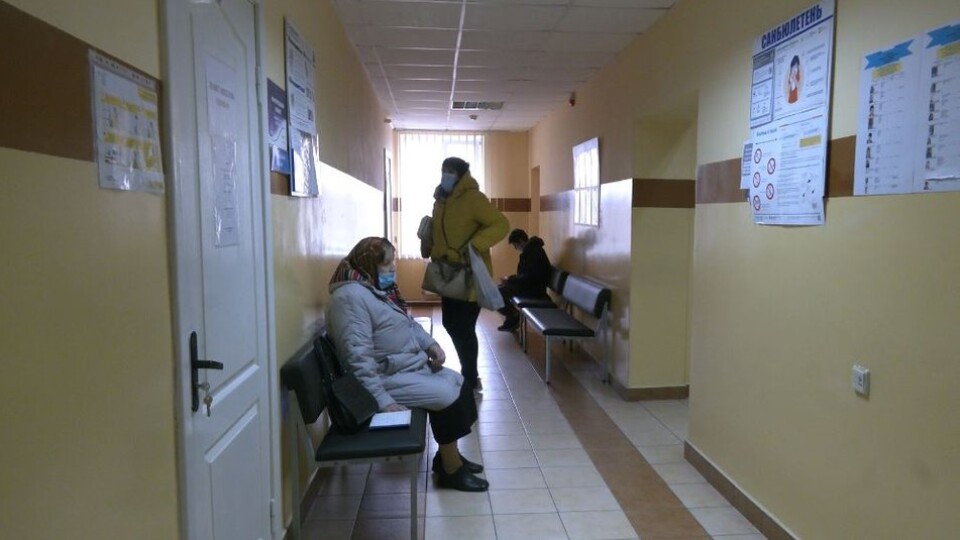 Волинянам почали робити щеплення китайською вакциною від коронавірусу