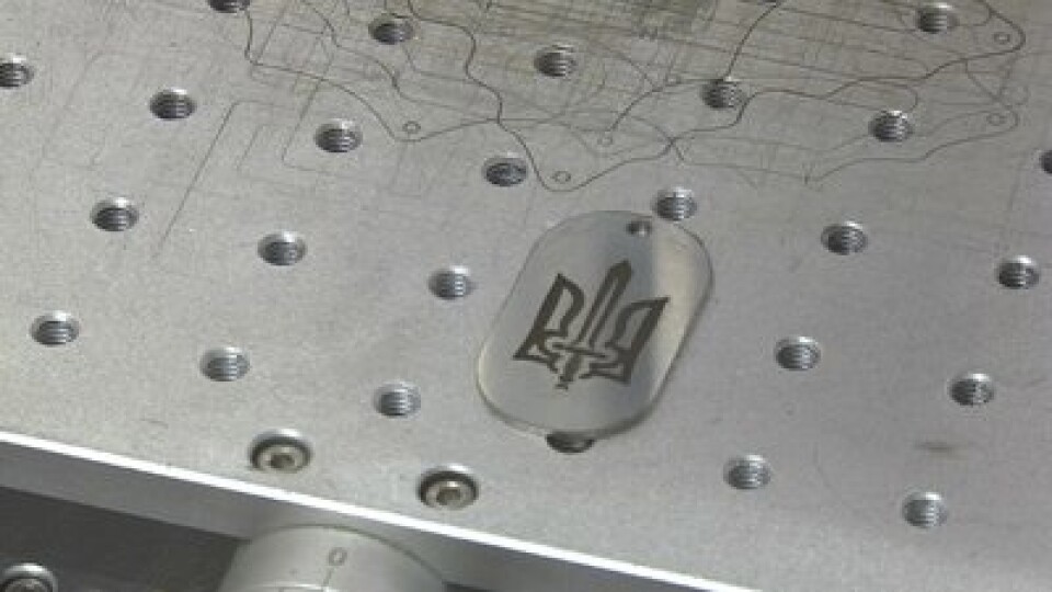У Луцьку брати-волонтери безплатно виготовляють іменні жетони для військових. ВІДЕО