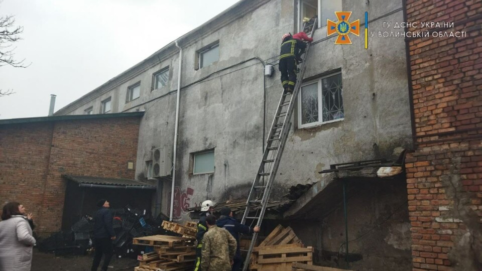 На Волині з пожежі врятували чотирьох дітей та жінку