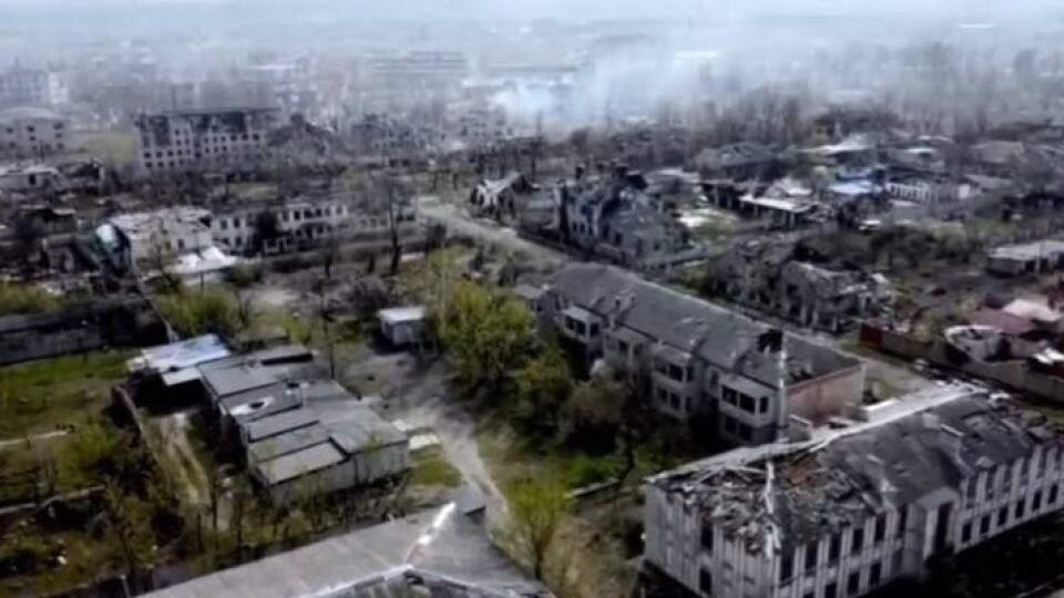 Будинків майже немає, а у дворах - кладовища. Фото зруйнованого росіянами Рубіжного