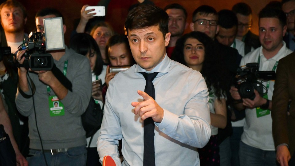 У Зеленського хочуть дебатувати через відеозв'язок