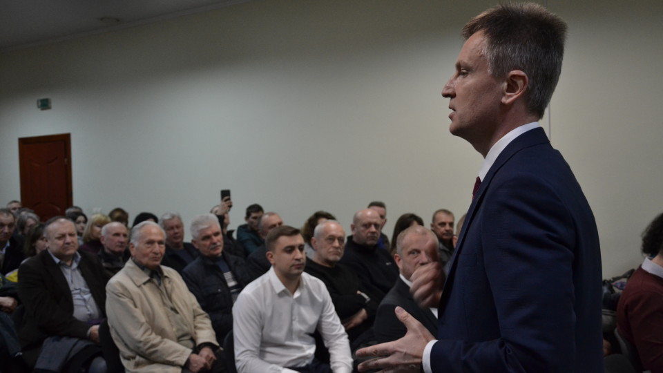 Валентин Наливайченко зустрівся з лучанами: про що говорив кандидат у президенти. ФОТО