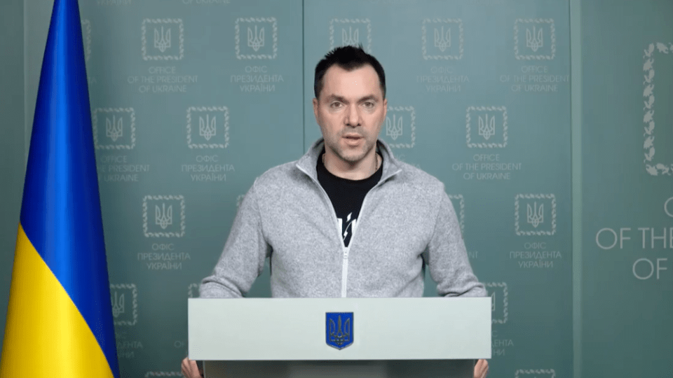ЗСУ «розчинили» велику групу військ РФ, яка планувала напасти на Київ, – Арестович