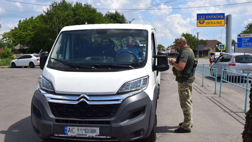 Через «Устилуг» почали пропускати вантажівки