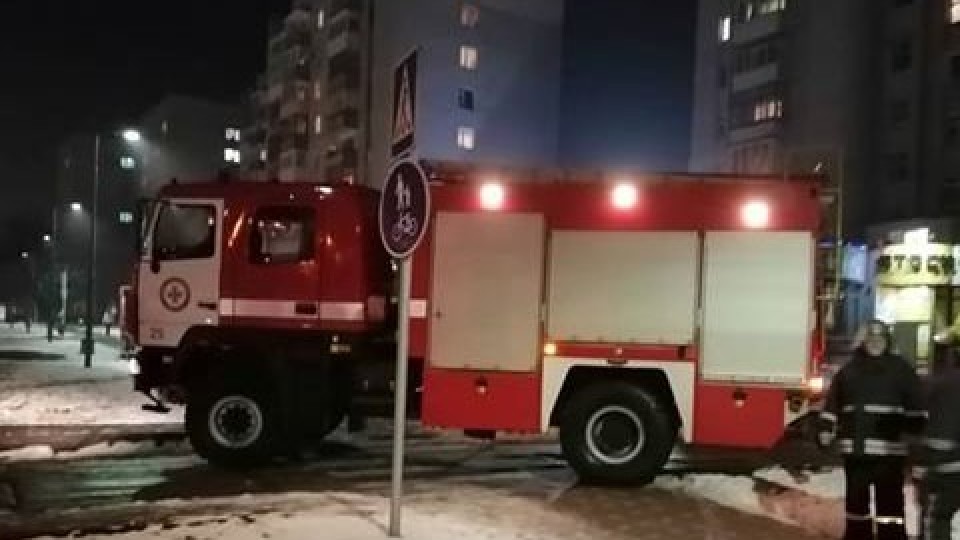 До піцерії у Луцьку з'їхалися пожежні автомобілі. ФОТО