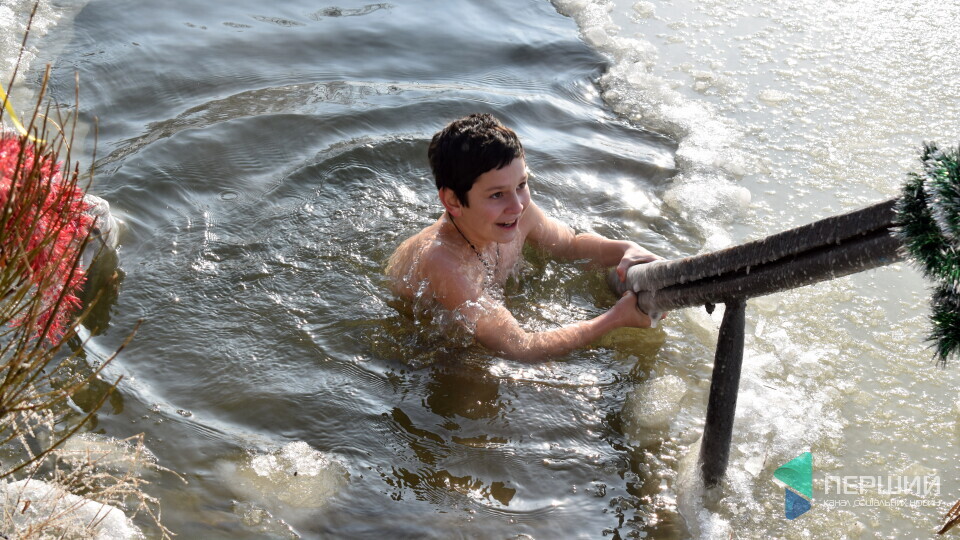 «Краще питайте лікарів». Волинські священники про купання на Водохреще
