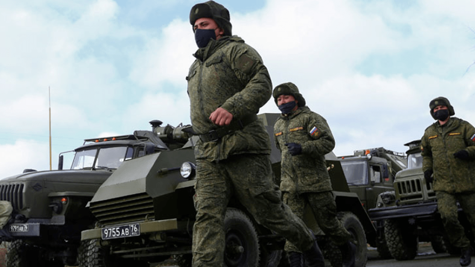 «Ми не фіксуємо зменшення російських військ на кордоні», – Зеленський