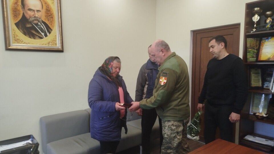 Мамі Героя з Волині вручили посмертну нагороду сина