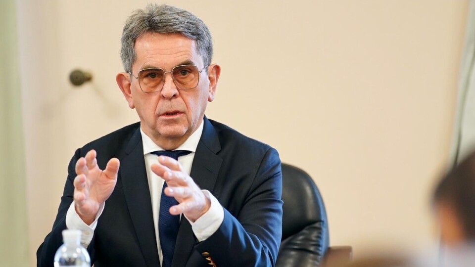 Виділяйте гроші на ще живих людей до 65 років, а не на трупів, - Ємець про коронавірус