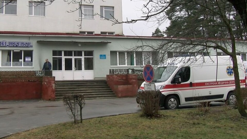Волинянка, на яку напав скажений пес, понад 2 тижні у лікарні. Їй покусали голову, руки і ноги