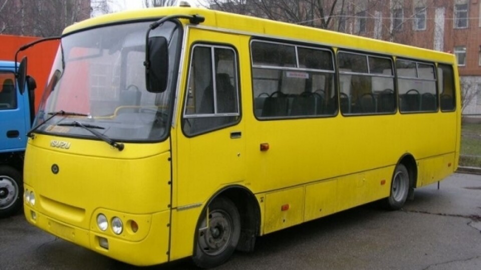 «Був на могилі Героя». Водій луцької маршрутки вибачився перед матір'ю загиблого бійця