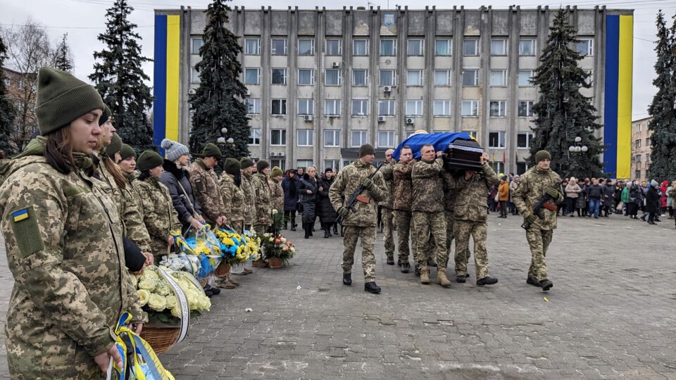 Жив війною 10 років: на Волині провели в останню дорогу Героя Дмитра Павліковського. ФОТО