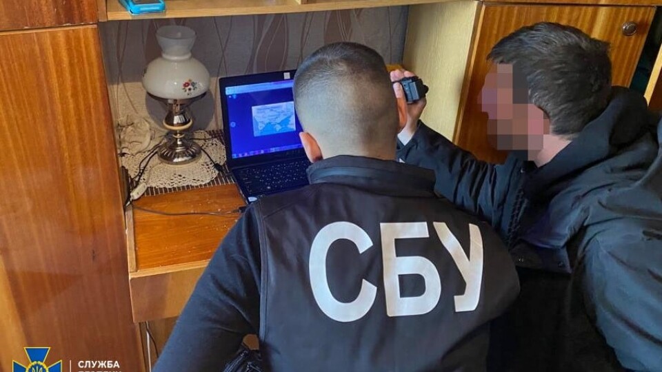 У Хмельницькому СБУ затримала місцеву, яка надсилала росіянам координати для атак