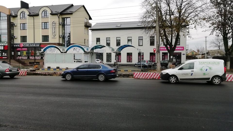 Як ремонтують вулицю Рівненську у Луцьку