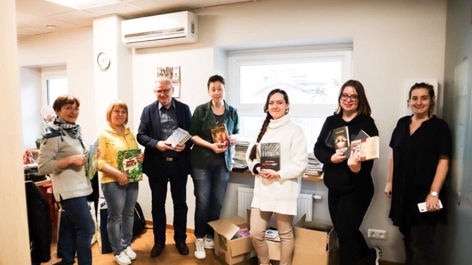 Луцьк та Рівне передали до Варшави  майже 200 книг українською мовою