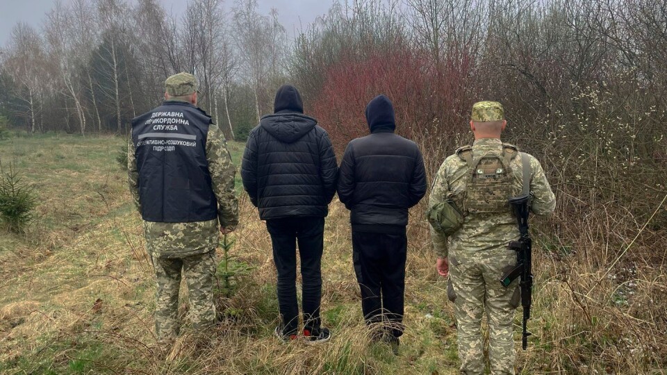 Волинські прикордонники спіймали двох втікачів