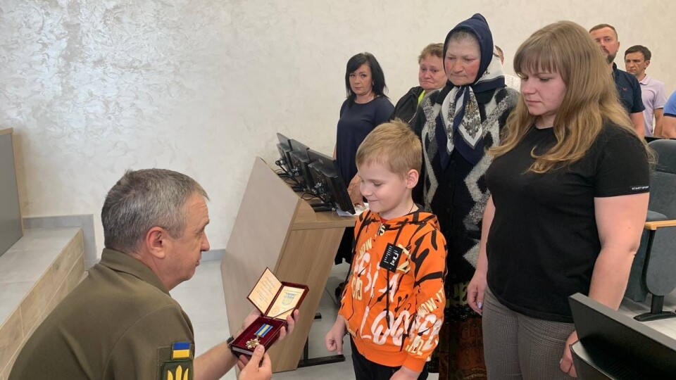 Сину полеглого Героя з Волині вручили посмертну нагороду батька. ФОТО