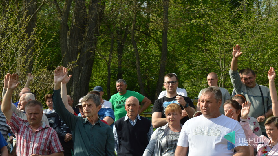 «росіяни нам не брати й сестри»: у Баєві проголосували за перехід у ПЦУ. РЕПОРТАЖ