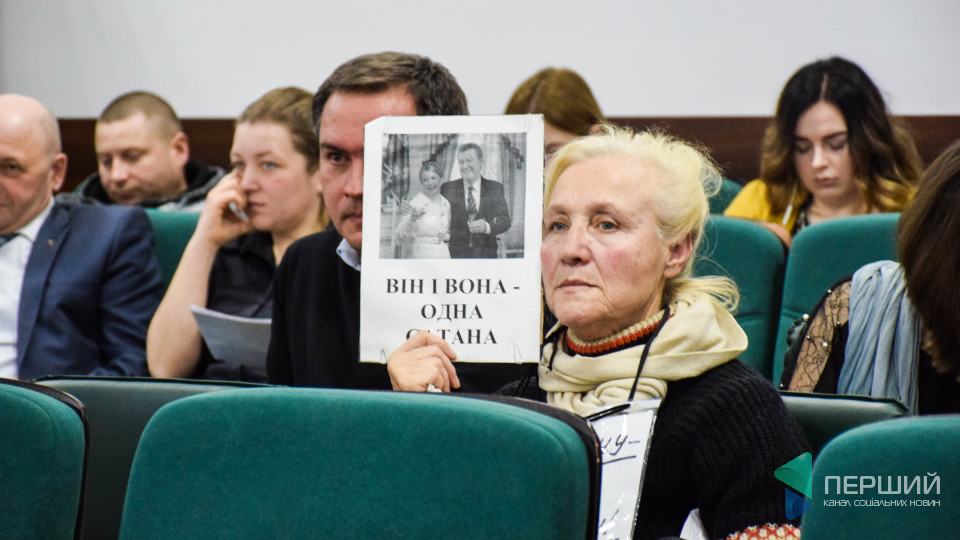 «Він і вона – одна сатана». Як луцькі депутати імпічмент Порошенку приймали. РЕПОРТАЖ