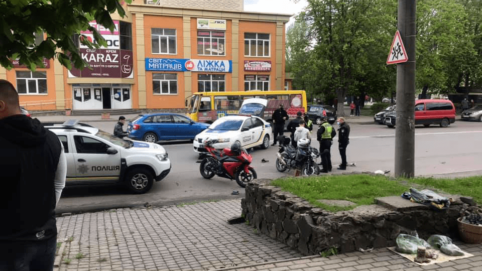 Деталі зіткнення мотоцикліста та патрульних у Луцьку