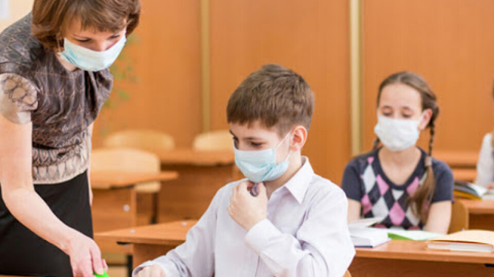 З 8 листопада нещеплених вчителів відсторонятимуть від роботи: де взяти їм заміну