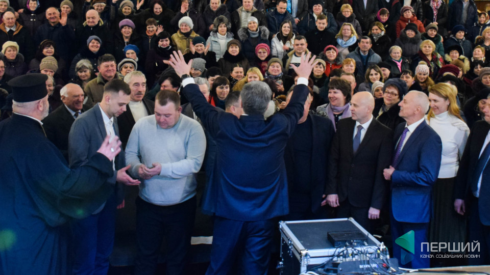 Сіль, селфі, бутерброди: візит Порошенка на Волинь. РЕПОРТАЖ