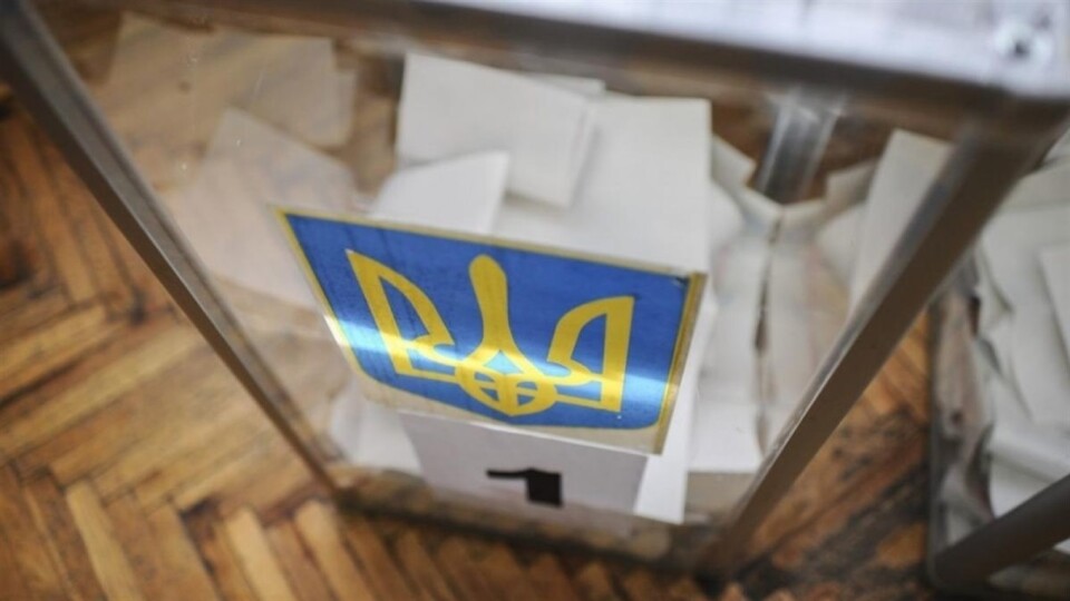 У масках та зі своїми ручками. Як відбуватимуться місцеві вибори цьогоріч?