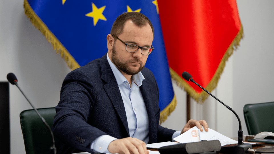 Буду позбавляти премій і звільняти керівників установ, які ігноруватимуть звернення лучан, - Поліщук